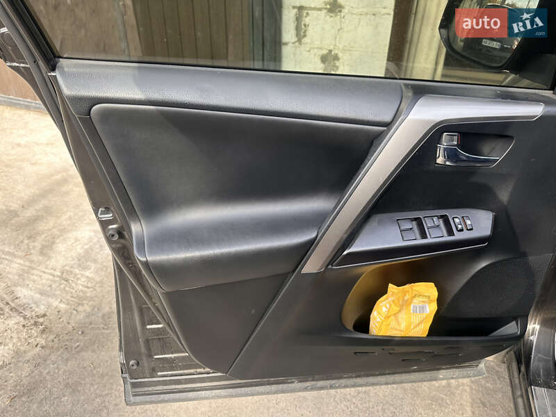 Внедорожник / Кроссовер Toyota RAV4 2016 в Днепре фото 10 Внедорожник / Кроссовер Toyota RAV4 2016 в Днепре