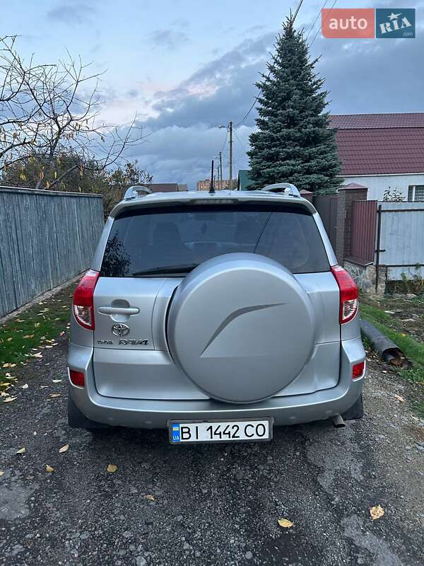 Внедорожник / Кроссовер Toyota RAV4 2007 в Полтаве