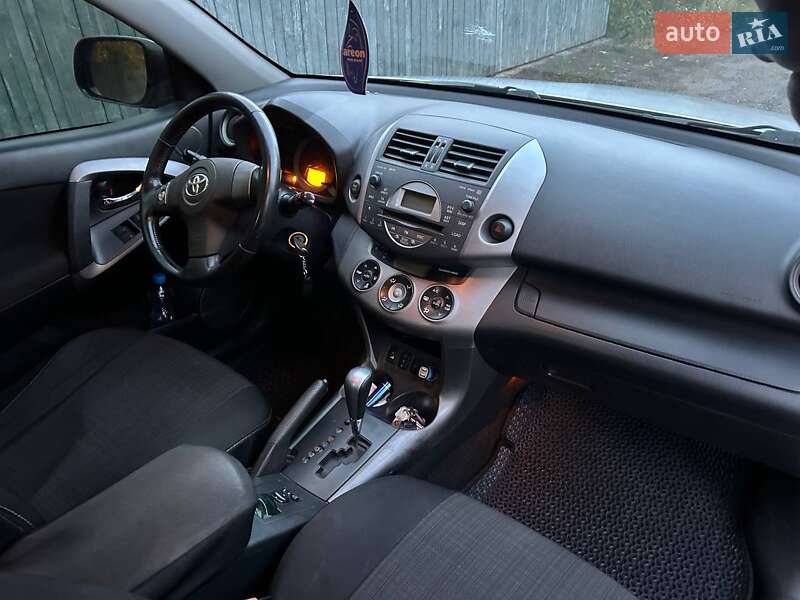 Внедорожник / Кроссовер Toyota RAV4 2007 в Полтаве