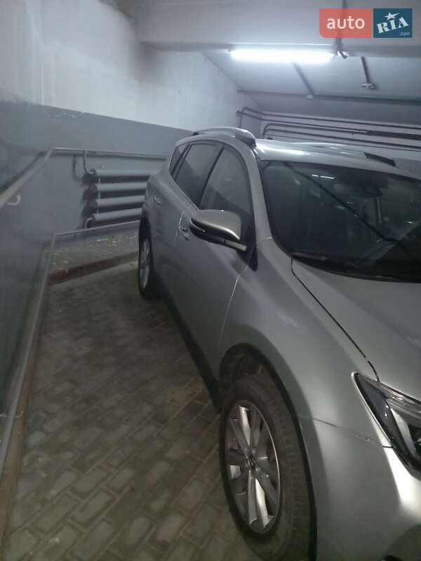 Позашляховик / Кросовер Toyota RAV4 2016 в Києві фото 2 Позашляховик / Кросовер Toyota RAV4 2016 в Києві