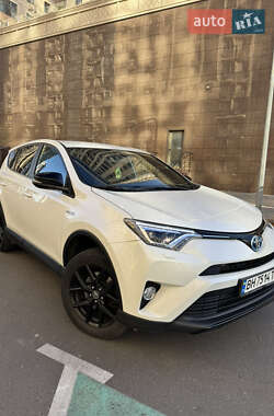 Внедорожник / Кроссовер Toyota RAV4 2018 в Вознесенске