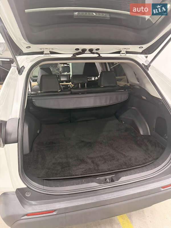 Внедорожник / Кроссовер Toyota RAV4 2019 в Днепре