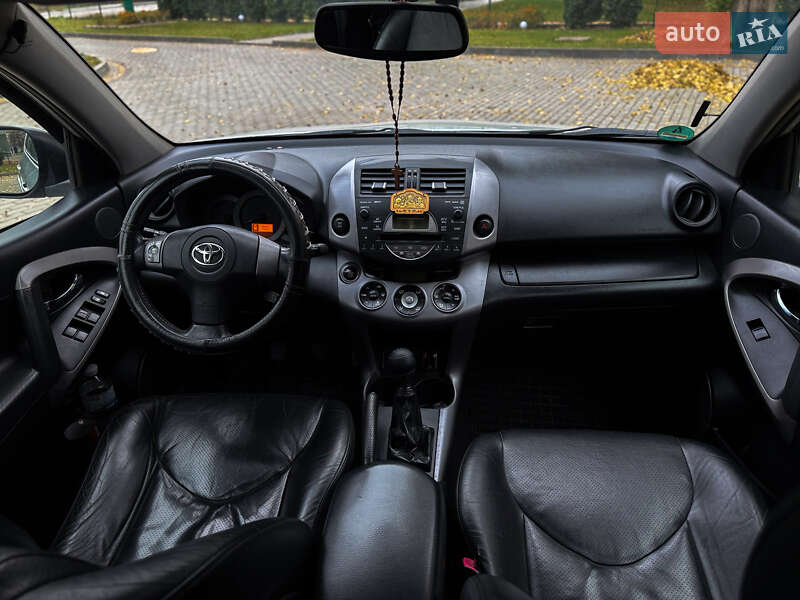 Внедорожник / Кроссовер Toyota RAV4 2006 в Каменец-Подольском