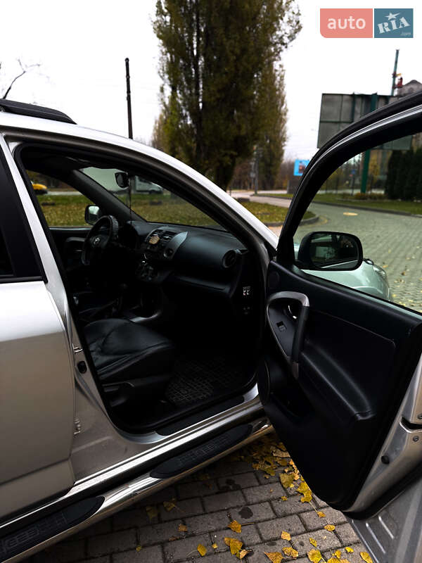 Внедорожник / Кроссовер Toyota RAV4 2006 в Каменец-Подольском