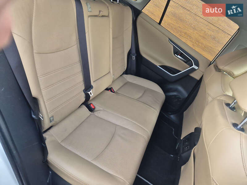 Внедорожник / Кроссовер Toyota RAV4 2019 в Броварах фото 8 Внедорожник / Кроссовер Toyota RAV4 2019 в Броварах