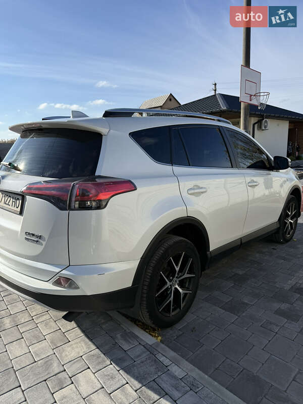 Внедорожник / Кроссовер Toyota RAV4 2017 в Кременчуге