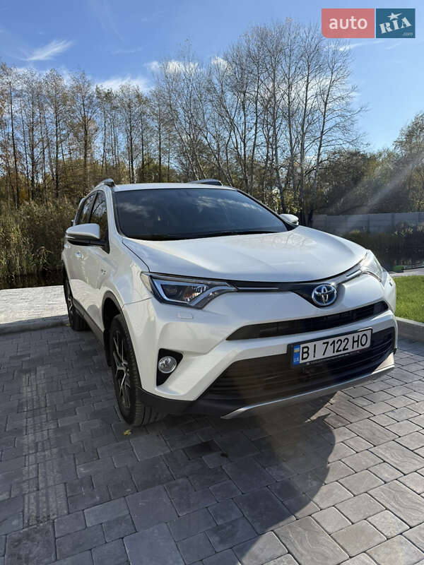 Внедорожник / Кроссовер Toyota RAV4 2017 в Кременчуге