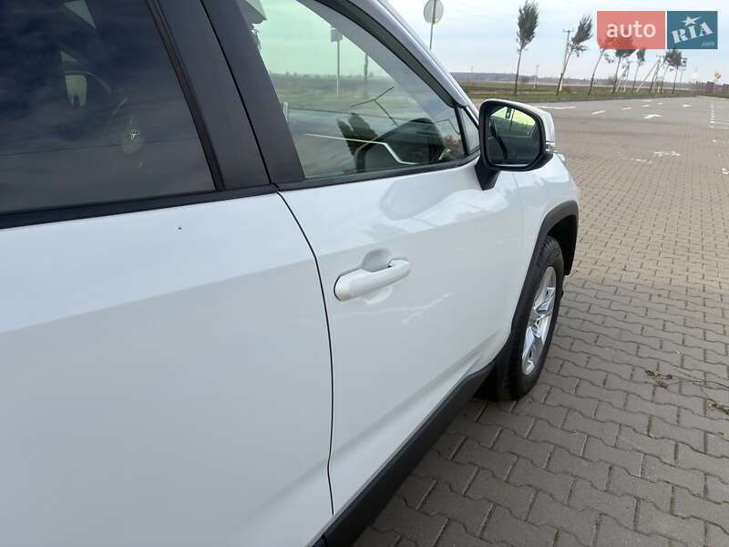 Позашляховик / Кросовер Toyota RAV4 2020 в Красилові