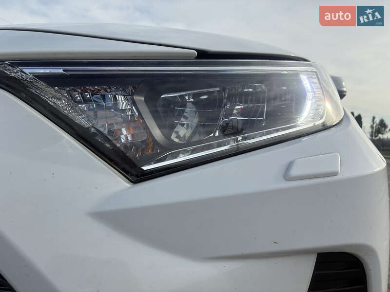 Позашляховик / Кросовер Toyota RAV4 2020 в Красилові