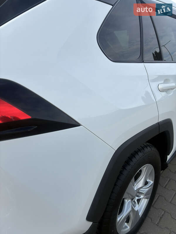 Позашляховик / Кросовер Toyota RAV4 2020 в Красилові