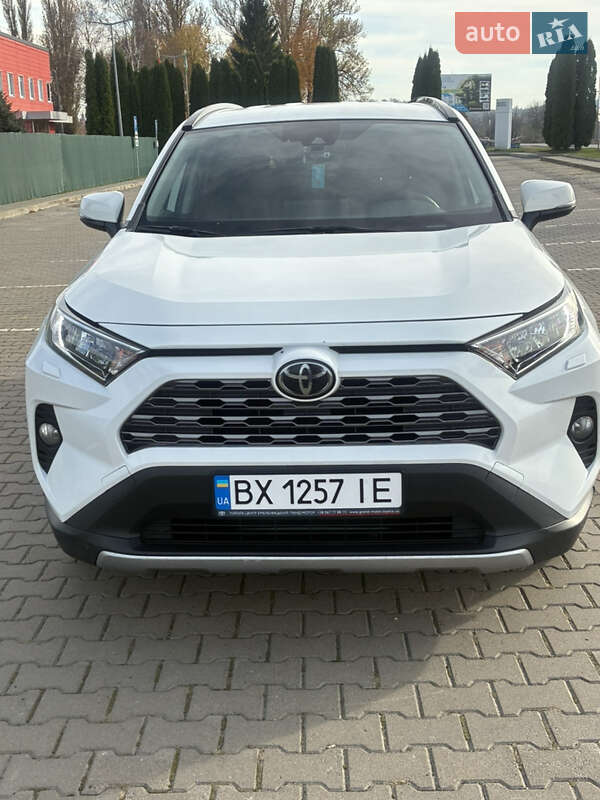 Позашляховик / Кросовер Toyota RAV4 2020 в Красилові