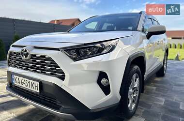 Внедорожник / Кроссовер Toyota RAV4 2019 в Киеве
