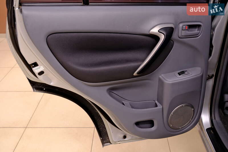 Позашляховик / Кросовер Toyota RAV4 2001 в Одесі