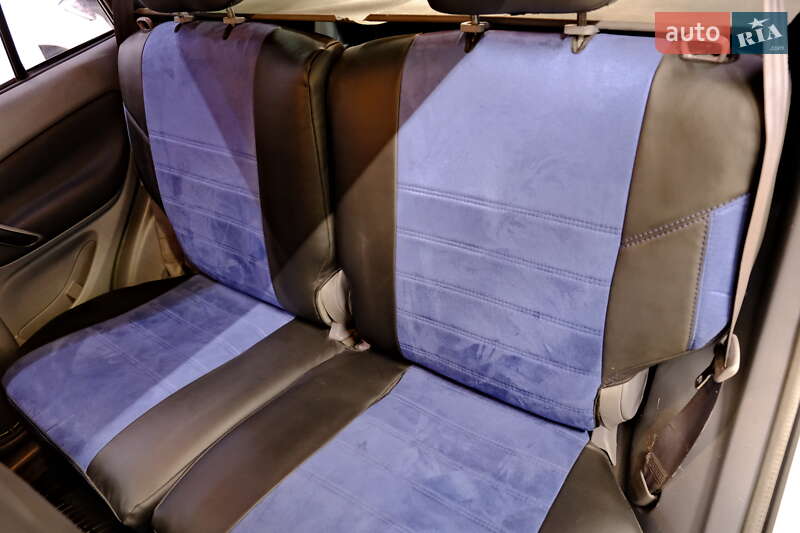 Позашляховик / Кросовер Toyota RAV4 2001 в Одесі