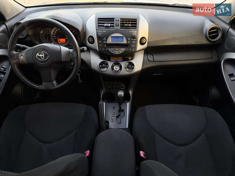 Внедорожник / Кроссовер Toyota RAV4 2006 в Борисполе