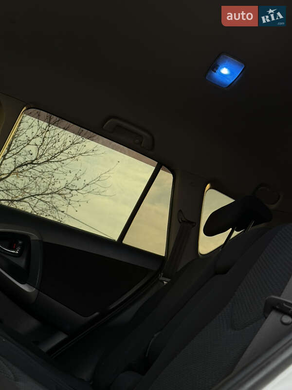 Внедорожник / Кроссовер Toyota RAV4 2006 в Борисполе