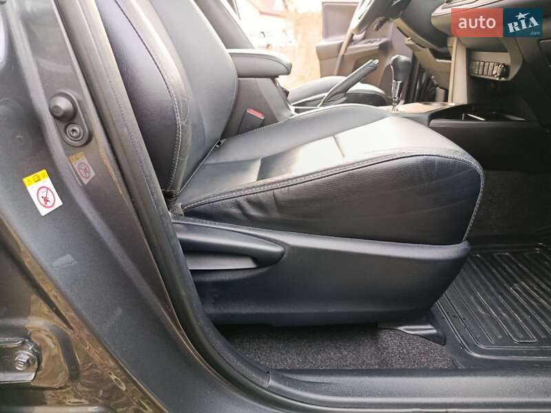 Внедорожник / Кроссовер Toyota RAV4 2014 в Ровно фото 14 Внедорожник / Кроссовер Toyota RAV4 2014 в Ровно