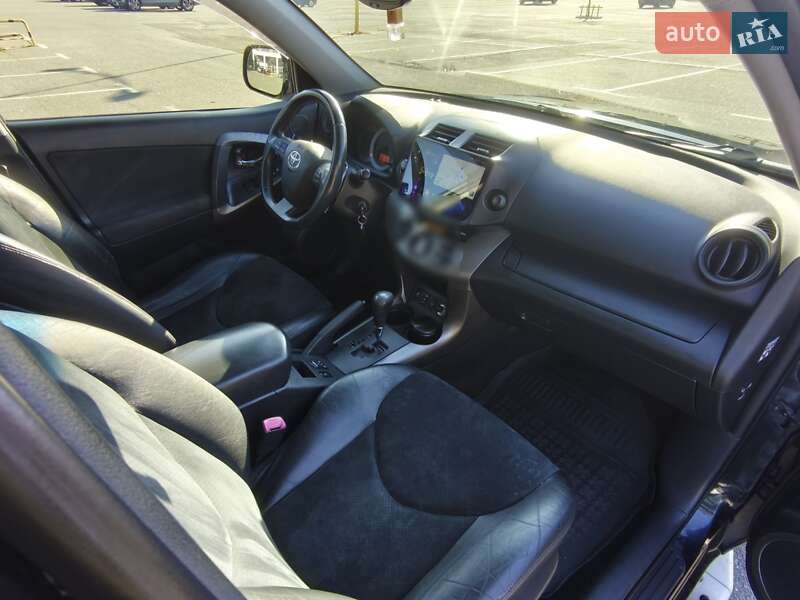 Позашляховик / Кросовер Toyota RAV4 2011 в Броварах