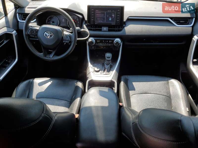 Внедорожник / Кроссовер Toyota RAV4 2020 в Киеве