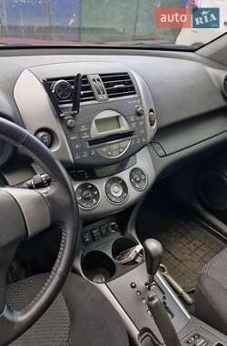 Внедорожник / Кроссовер Toyota RAV4 2006 в Львове