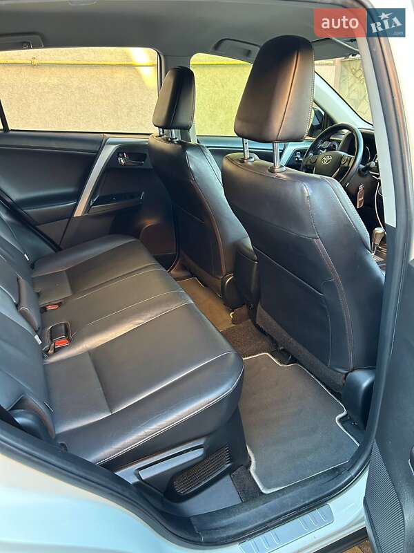 Внедорожник / Кроссовер Toyota RAV4 2017 в Киеве фото 44 Внедорожник / Кроссовер Toyota RAV4 2017 в Киеве