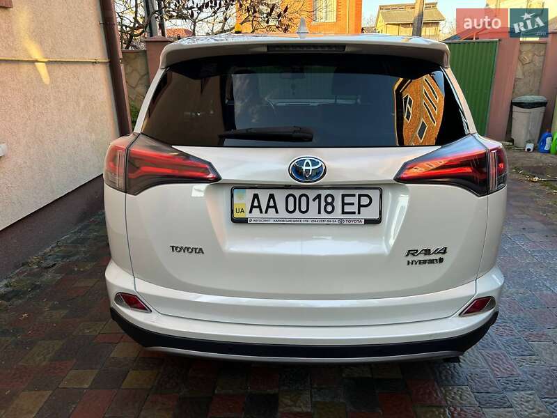 Внедорожник / Кроссовер Toyota RAV4 2017 в Киеве фото 5 Внедорожник / Кроссовер Toyota RAV4 2017 в Киеве