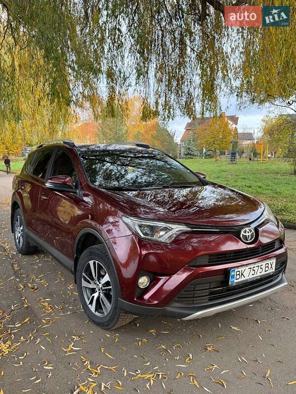 Внедорожник / Кроссовер Toyota RAV4 2017 в Ровно фото 2 Внедорожник / Кроссовер Toyota RAV4 2017 в Ровно