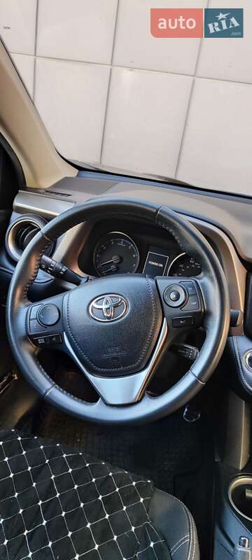 Внедорожник / Кроссовер Toyota RAV4 2017 в Светловодске