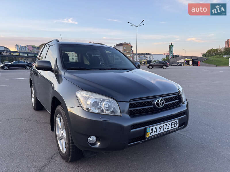 Внедорожник / Кроссовер Toyota RAV4 2006 в Киеве