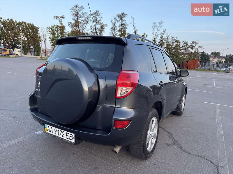 Внедорожник / Кроссовер Toyota RAV4 2006 в Киеве