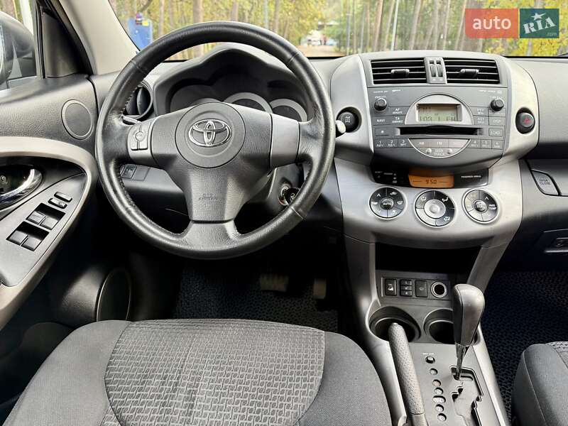 Внедорожник / Кроссовер Toyota RAV4 2007 в Киеве