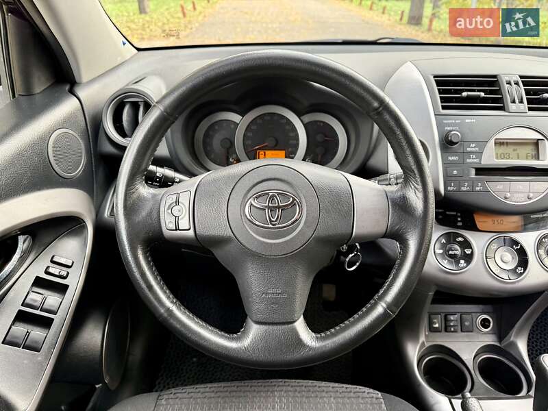 Внедорожник / Кроссовер Toyota RAV4 2007 в Киеве