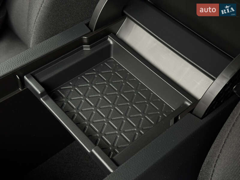 Внедорожник / Кроссовер Toyota RAV4 2023 в Киеве фото 54 Внедорожник / Кроссовер Toyota RAV4 2023 в Киеве