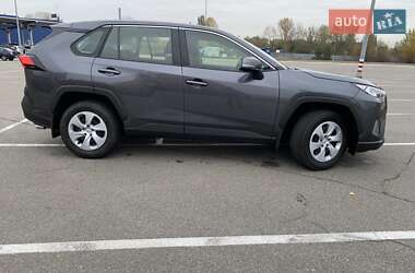 Внедорожник / Кроссовер Toyota RAV4 2020 в Киеве