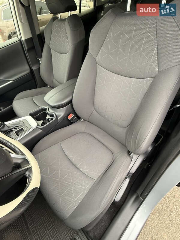 Внедорожник / Кроссовер Toyota RAV4 2019 в Киеве фото 14 Внедорожник / Кроссовер Toyota RAV4 2019 в Киеве