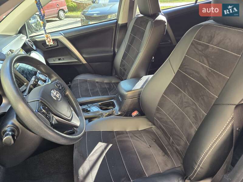 Внедорожник / Кроссовер Toyota RAV4 2016 в Киеве