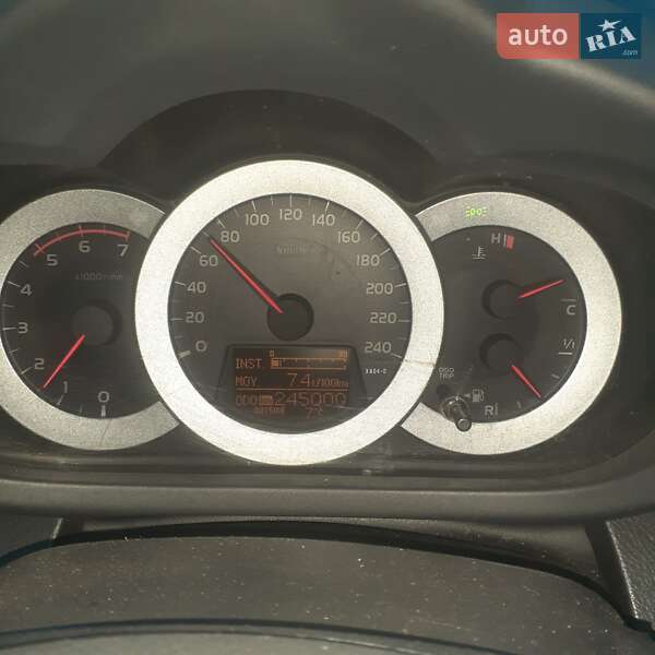 Позашляховик / Кросовер Toyota RAV4 2010 в Вараші