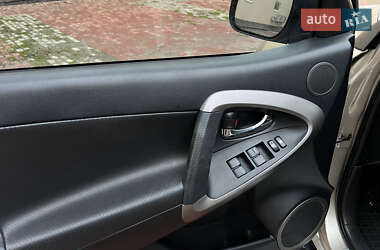 Позашляховик / Кросовер Toyota RAV4 2006 в Харкові