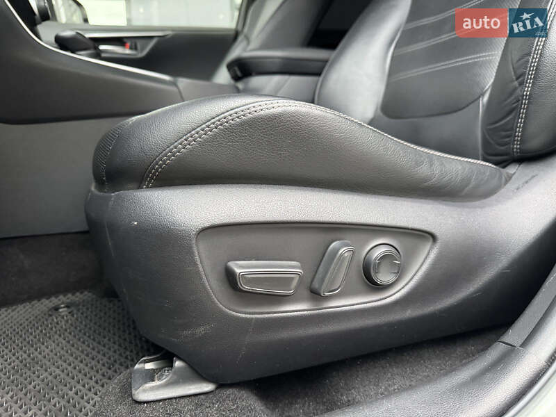 Внедорожник / Кроссовер Toyota RAV4 2019 в Львове