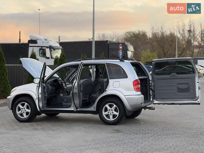 Позашляховик / Кросовер Toyota RAV4 2003 в Одесі