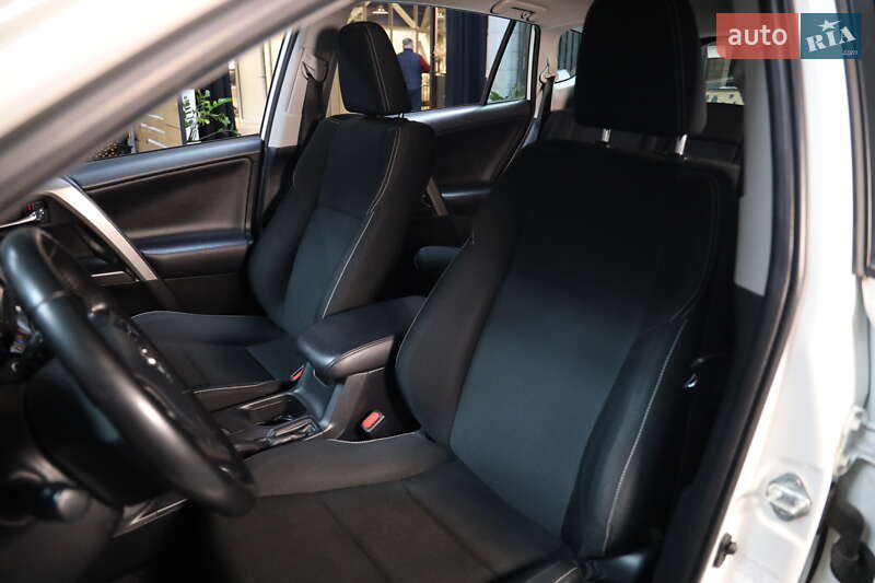 Внедорожник / Кроссовер Toyota RAV4 2017 в Луцке фото 26 Внедорожник / Кроссовер Toyota RAV4 2017 в Луцке