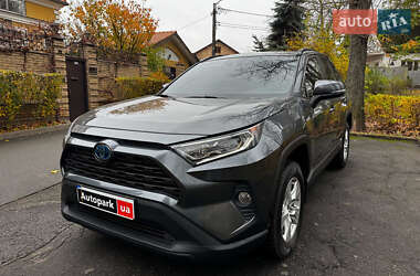 Внедорожник / Кроссовер Toyota RAV4 2019 в Киеве