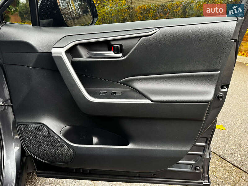 Внедорожник / Кроссовер Toyota RAV4 2019 в Киеве фото 35 Внедорожник / Кроссовер Toyota RAV4 2019 в Киеве