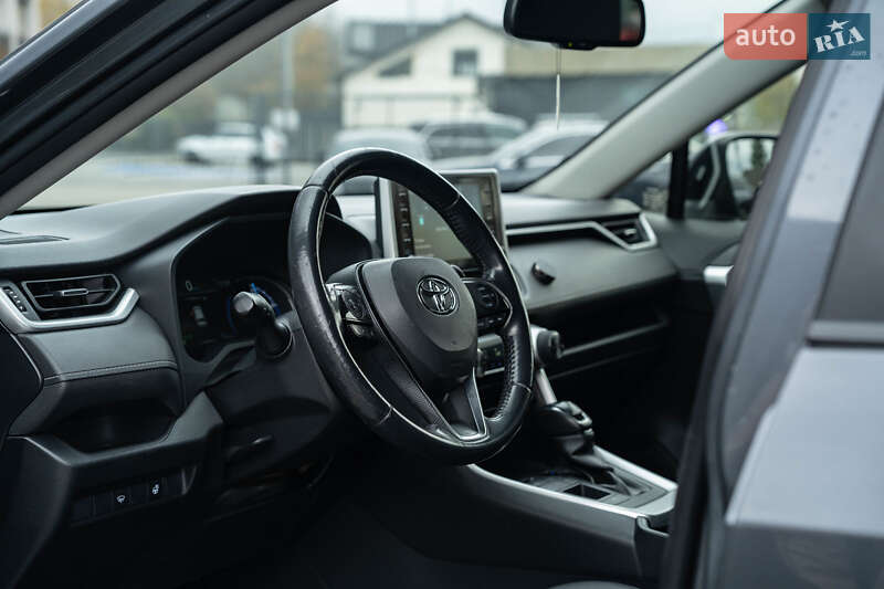 Внедорожник / Кроссовер Toyota RAV4 2019 в Черновцах