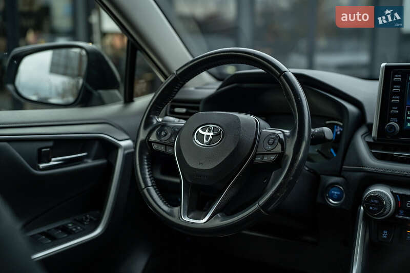 Внедорожник / Кроссовер Toyota RAV4 2019 в Черновцах