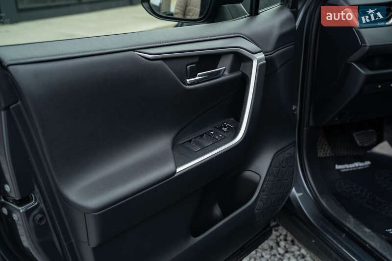 Внедорожник / Кроссовер Toyota RAV4 2019 в Черновцах