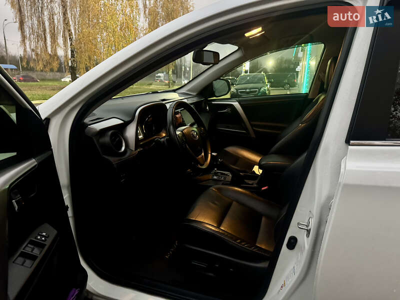 Внедорожник / Кроссовер Toyota RAV4 2015 в Киеве