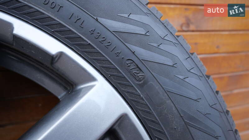 Позашляховик / Кросовер Toyota RAV4 2020 в Львові