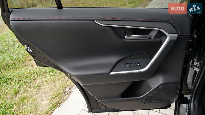 Позашляховик / Кросовер Toyota RAV4 2020 в Львові