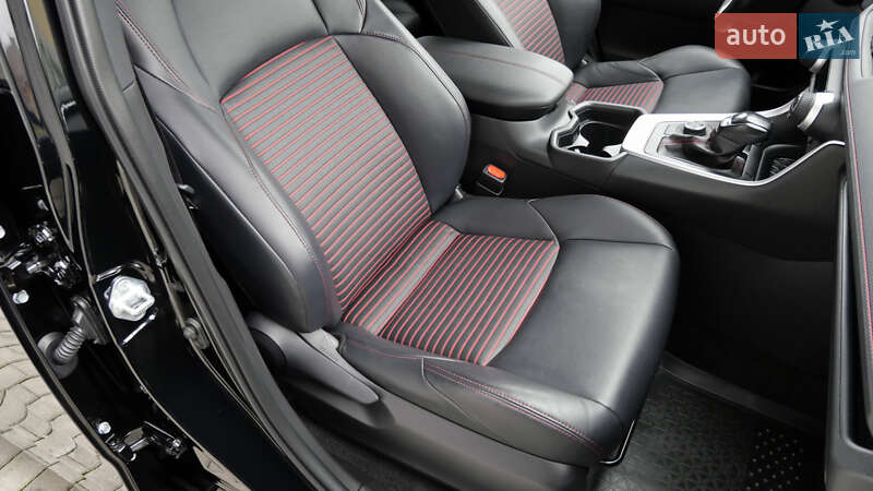 Позашляховик / Кросовер Toyota RAV4 2020 в Львові